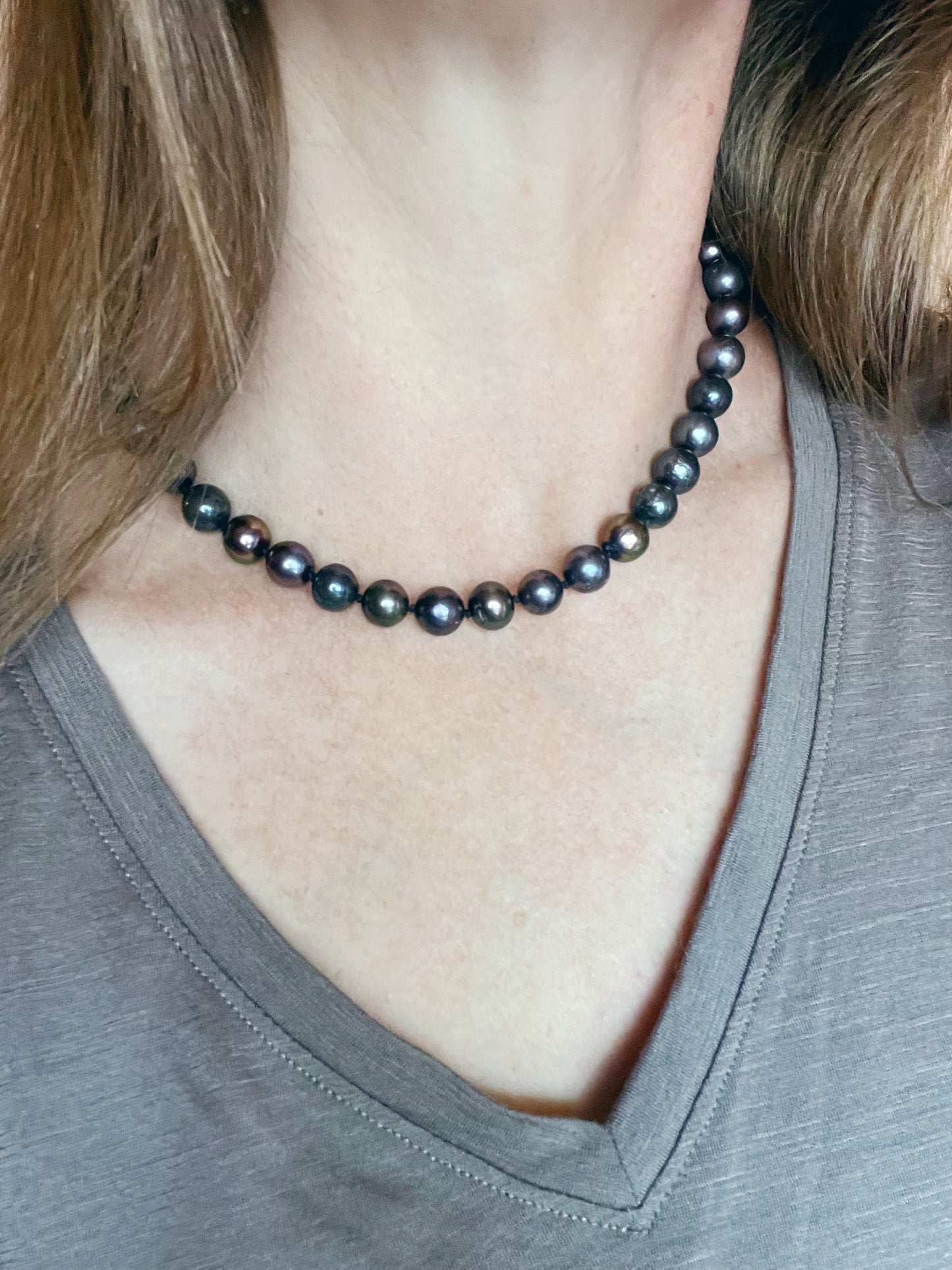 Hand Knotted Peacock Pearl Choker