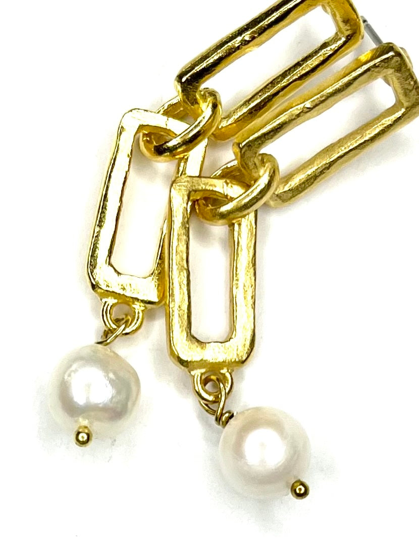 Gold Moderna Pearl Earring