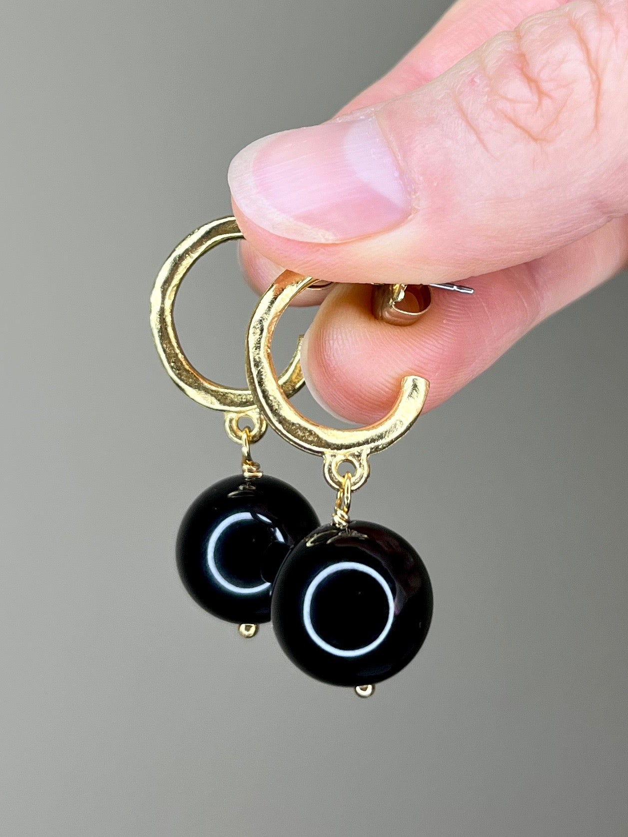 Classic Drop Earring (pearl or black onyx)