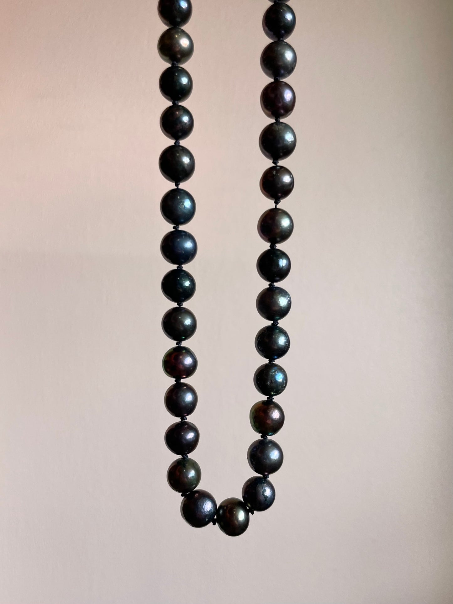 Hand Knotted Peacock Pearl Choker