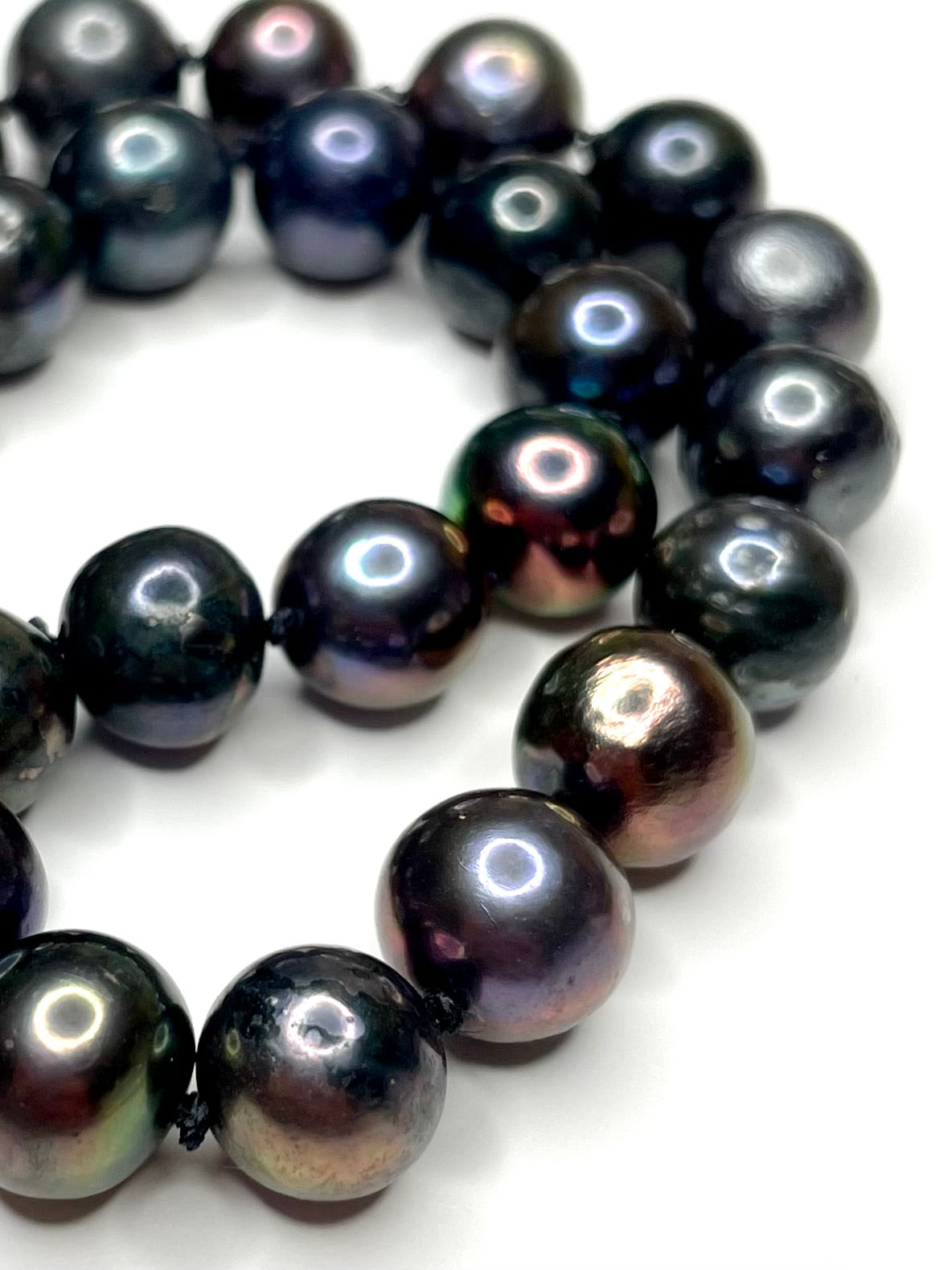Hand Knotted Peacock Pearl Choker